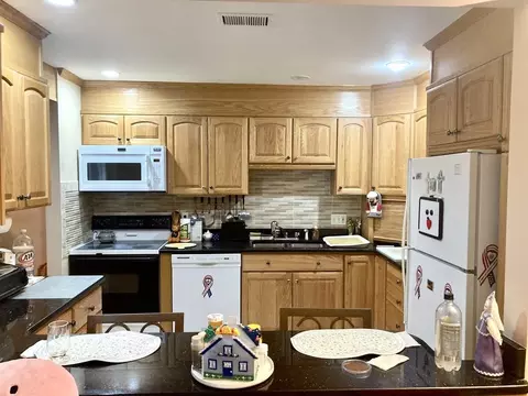 4700 N Main St #2C, Fall River, MA 02720 photo 2