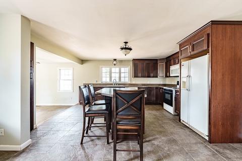 16 Middlebrook Dr, Springfield, MA 01129 photo 8