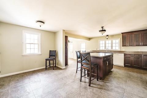 16 Middlebrook Dr, Springfield, MA 01129 photo 9