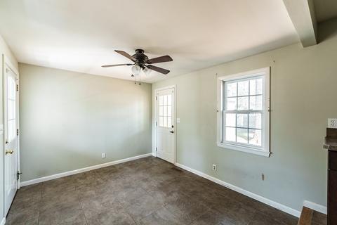 16 Middlebrook Dr, Springfield, MA 01129 photo 4