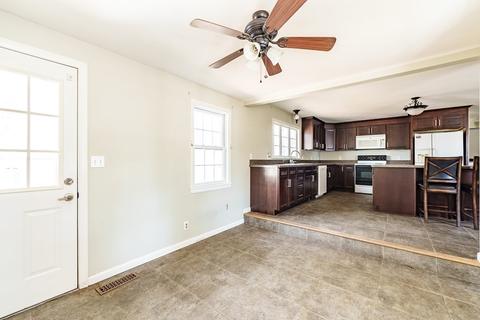 16 Middlebrook Dr, Springfield, MA 01129 photo 6