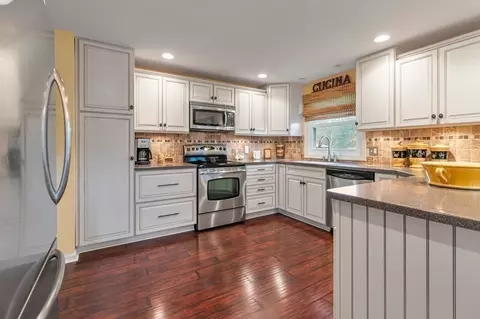 10 Downey St, Chicopee, MA 01020 photo 11
