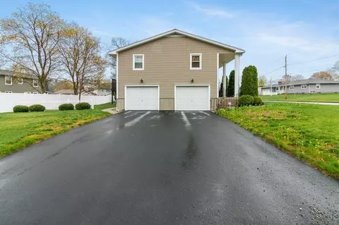 10 Downey St, Chicopee, MA 01020 photo 4
