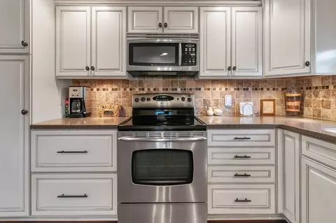 10 Downey St, Chicopee, MA 01020 photo 14