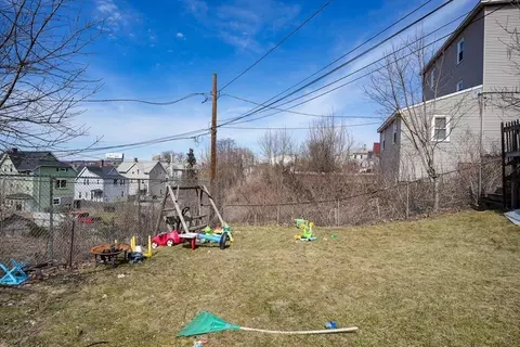 37 Harlem St, Worcester, MA 01610 photo 3
