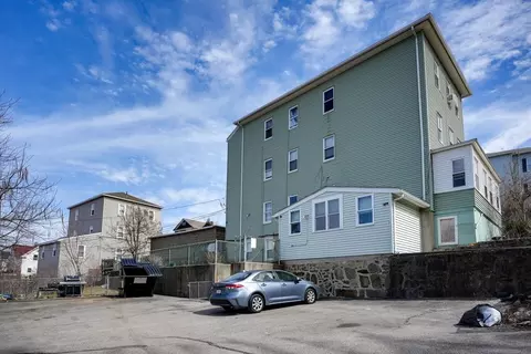 37 Harlem St, Worcester, MA 01610 photo 2