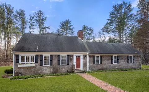 32 Blueberry Ln, Duxbury, MA 02332