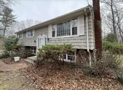 11 Hancock St, Plainville, MA 02762