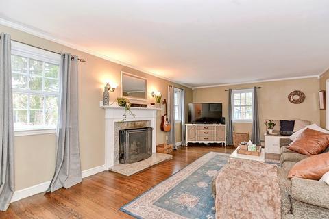 16 Glendale Dr, Danvers, MA 01923 photo 4