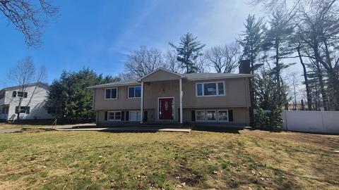 15 Sunbriar, Westfield, MA 01085