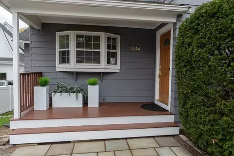1552 Great Plain Ave, Needham, MA 02492 photo 2