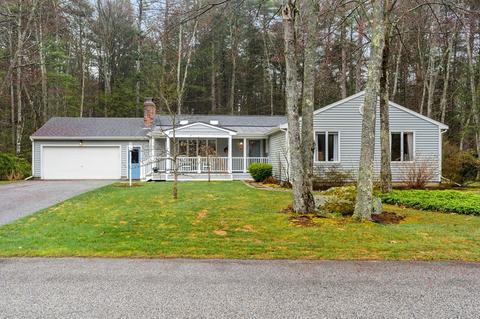 21 Stowecroft Dr, Hampton, NH 03842