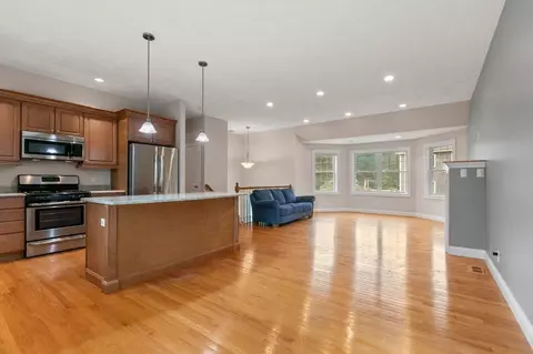 10 Emerald Ct, Stoneham, MA 02180 photo 18
