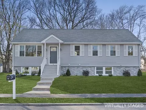 33 Line Rd, Reading, MA 01867 photo 1