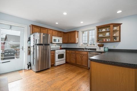 8 Pearl St #2, Gloucester, MA 01930 photo 3