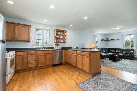 8 Pearl St #2, Gloucester, MA 01930 photo 4