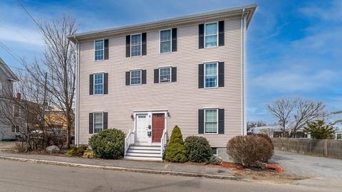8 Pearl St #2, Gloucester, MA 01930