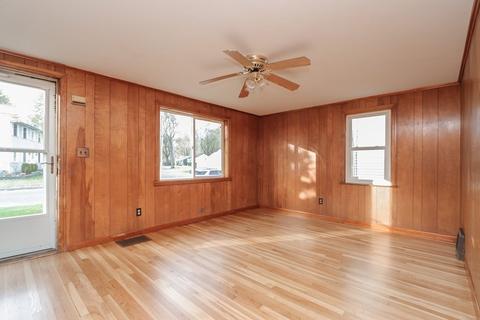 21 Watling St, Springfield, MA 01104 photo 2