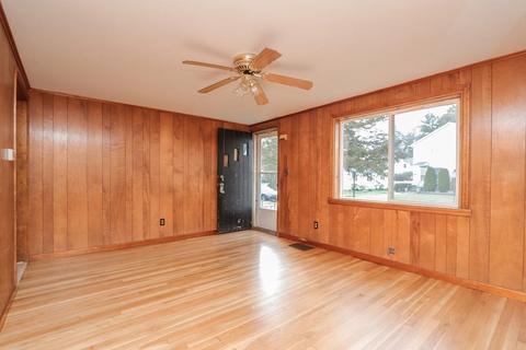 21 Watling St, Springfield, MA 01104 photo 5