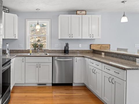 33 Bittersweet Blvd, Worcester, MA 01607 photo 12