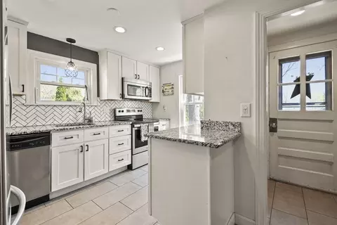 40 Hapgood Rd, Worcester, MA 01605 photo 6