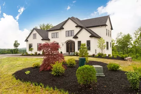 32 E Meadow Ln, Middleton, MA 01949