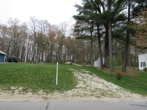 24 Taft Ave, Mendon, MA 01756 photo 2