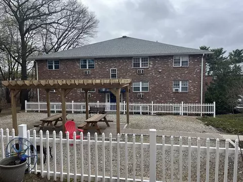234 Low St #4, Newburyport, MA 01950