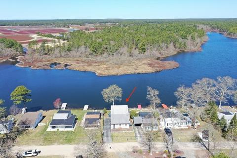 28 Agawam Dr, Wareham, MA 02538