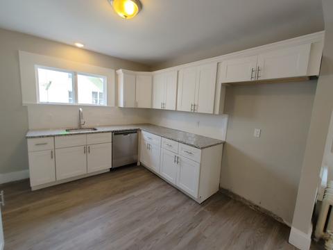 154 Phoenix Ter, Springfield, MA 01104 photo 6