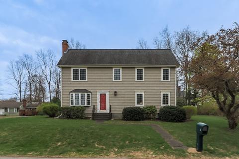 8 Garden St, Grafton, MA 01519