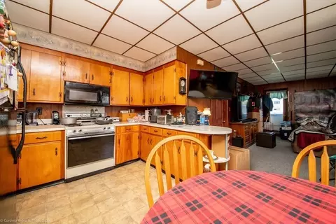 276 Beattie St, Fall River, MA 02723 photo 13