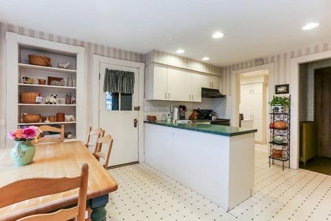 98 Bellevue Ave, Springfield, MA 01108 photo 11