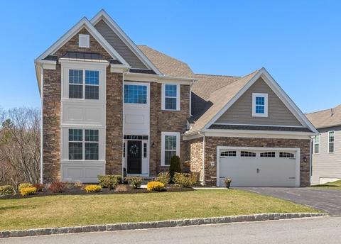 49 Pine Tree Dr #49, Methuen, MA 01844