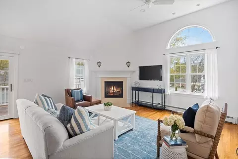 1012 Greendale Ave, Needham, MA 02492 photo 4
