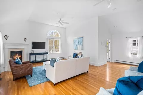 1012 Greendale Ave, Needham, MA 02492 photo 2