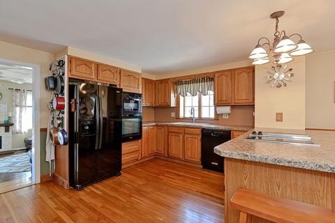 3 Arthur St, Danvers, MA 01923 photo 9