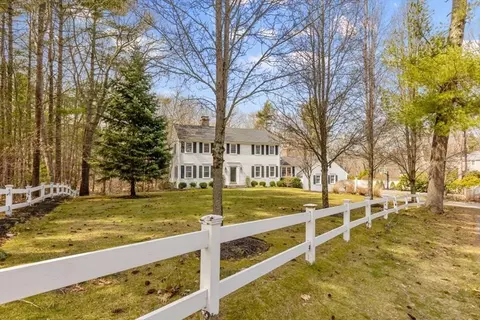 27 Wanders Dr, Hingham, MA 02043 photo 2