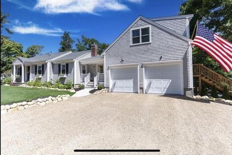 16 Winslow Rd, Falmouth, MA 02556