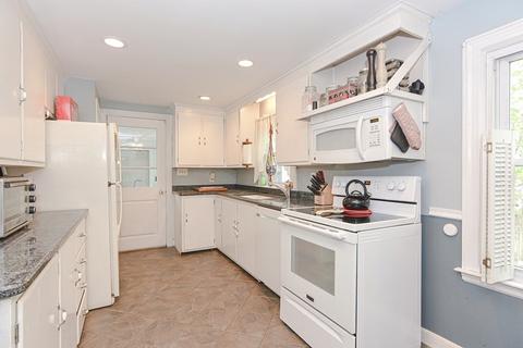 38 Spring St, Plainville, MA 02762 photo 9