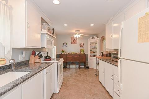 38 Spring St, Plainville, MA 02762 photo 8