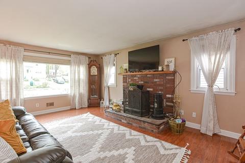 38 Spring St, Plainville, MA 02762 photo 5