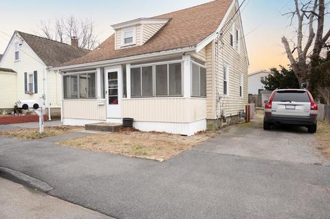 11 Anawan St, Taunton, MA 02780