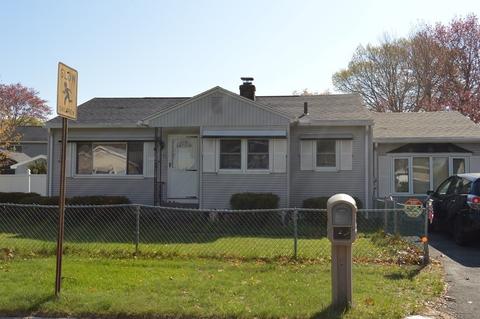 35 Arliss St, Springfield, MA 01109 photo 2