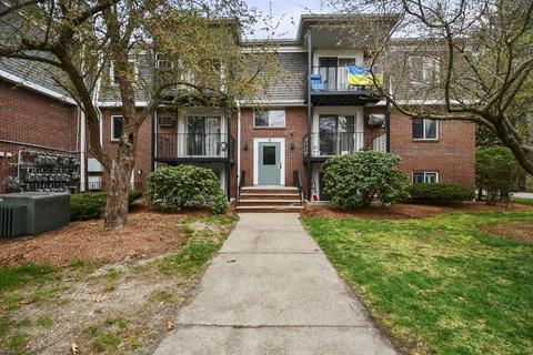 80 Walnut St #404, Canton, MA 02021 photo 2