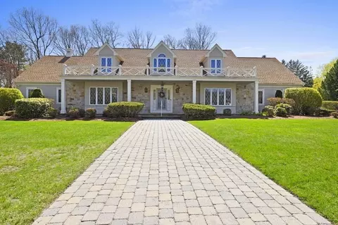 33 Cypress Dr, Brockton, MA 02301