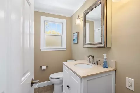 27 Harborview Dr, Hingham, MA 02043 photo 9