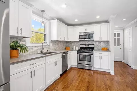 27 Harborview Dr, Hingham, MA 02043 photo 2