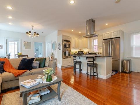 693-695 E 6th St, Boston, MA 02127