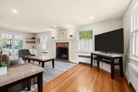 25 Rangely Rd, Waltham, MA 02453 photo 2
